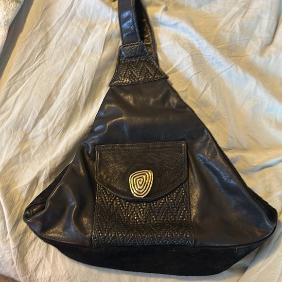 Black and gold vintage crossbody bag - Picture 2 of 9